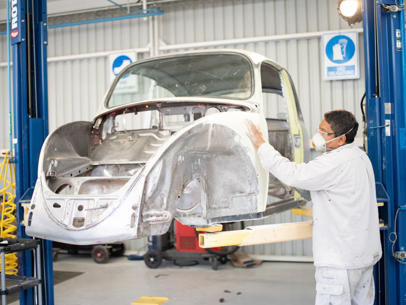 Illustration for article titled Volkswagen Restores Woman's Beloved Beetle She's Had For 52 Years